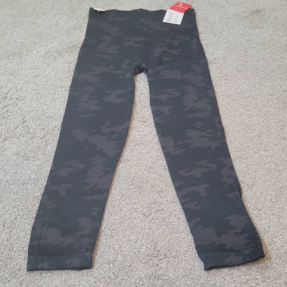 Spanx Women's Cropped Lamn Leggings Size M